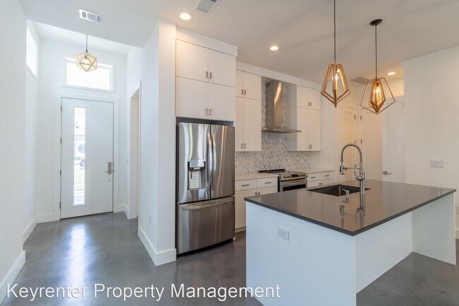 Foto del edificio - 3 br, 3 bath House - 2504 E. 6th St. #1