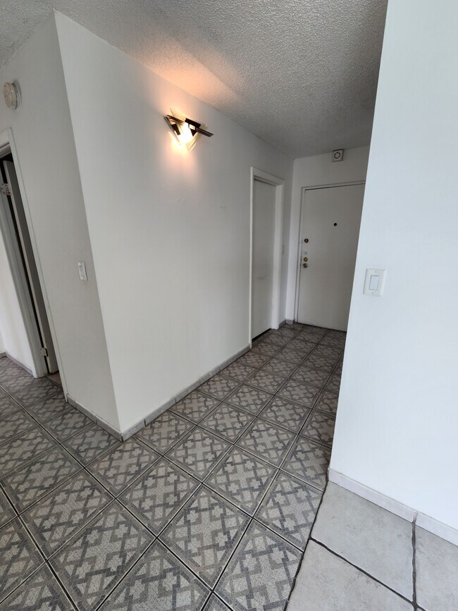 Building Photo - 14830 Naranja Lakes Blvd