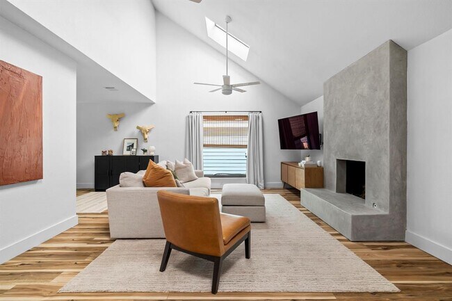 Building Photo - 6722 Lost Valley