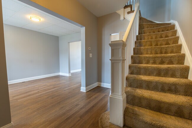 Foto del edificio - 3063 Mayfield Ave