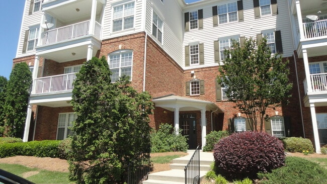 Foto del edificio - Well maintained 2 br 2 ba condo in the gat...