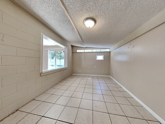 Foto del edificio - ASK ABOUT OUR MOVE IN SPECIAL:   Wonderful...