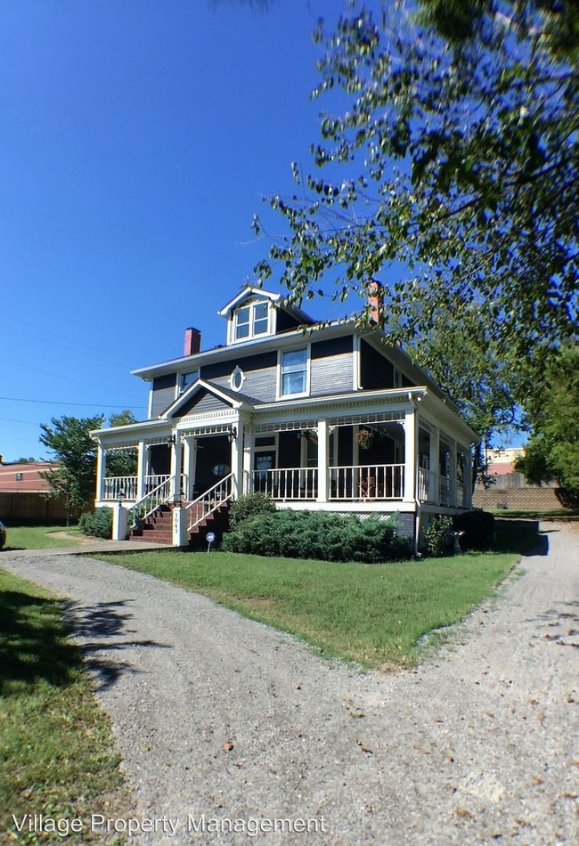 Building Photo - 1043 W Greenwood Ave