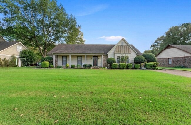 Building Photo - 8671 Pine Needle Dr