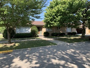 Building Photo - 4240 Maple Ave