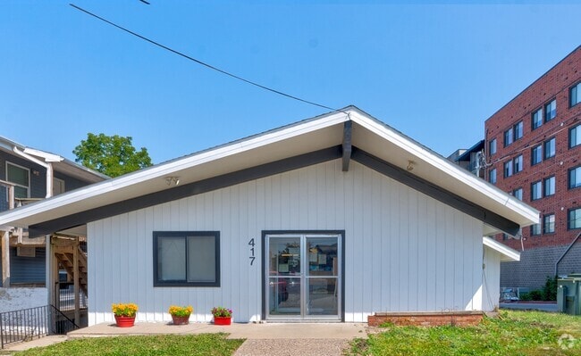 Building Photo - 417 10th Ave