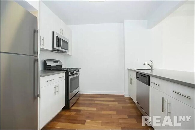 Building Photo - 321 East 3rd Street