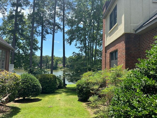 Building Photo - Gated Community!  3 Bedroom 2 1/2 Bath Bri...
