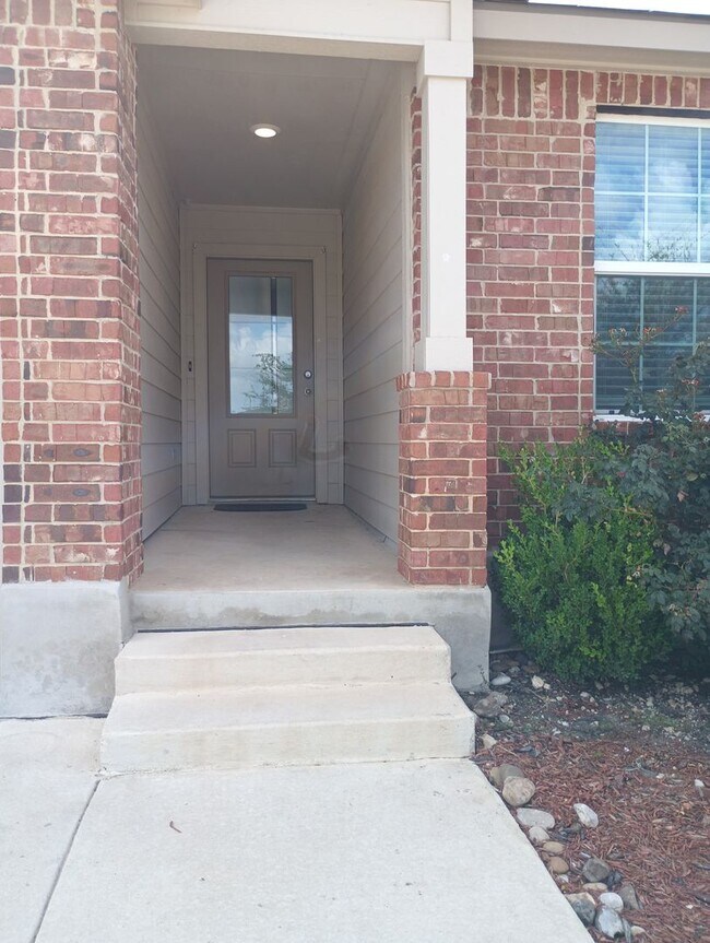 Building Photo - Beautiful 3-Bedroom Home with Open Floor Plan in Whisper Falls!
