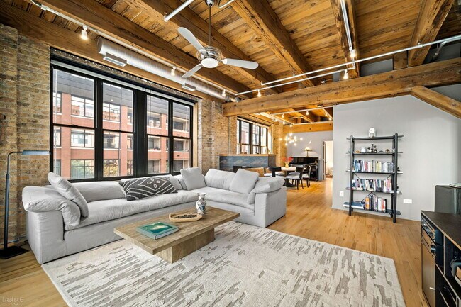 Building Photo - 520 W Huron St