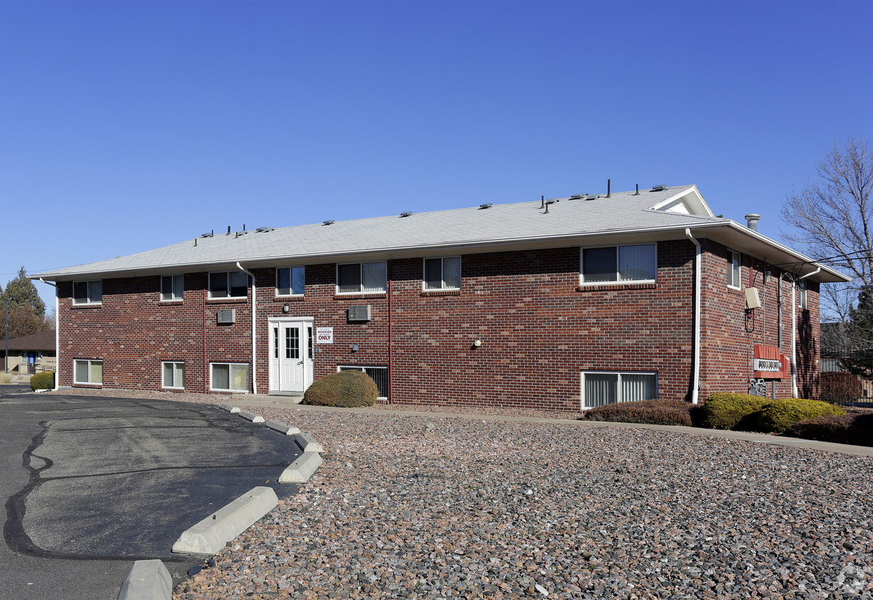 Primary Photo - Heritage House Apartments