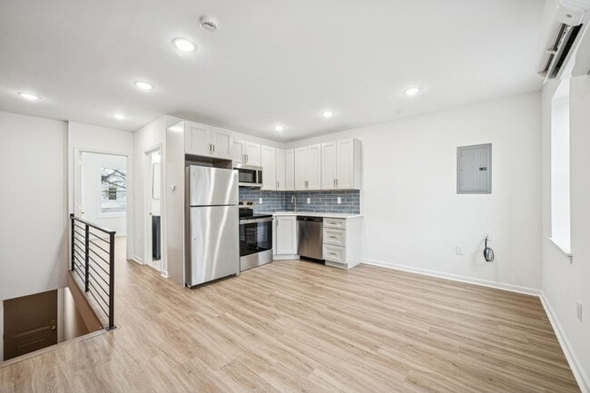 Photo - 2553 S Dewey St Apartment