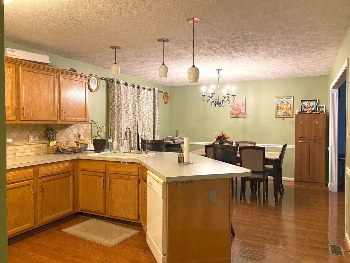 Primary Photo - 3 Bedroom Single Family Home in Louisville