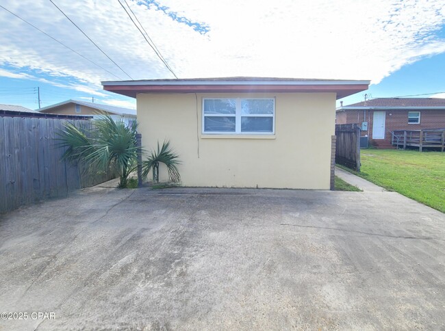 Foto del edificio - 1235 Jenks Ave