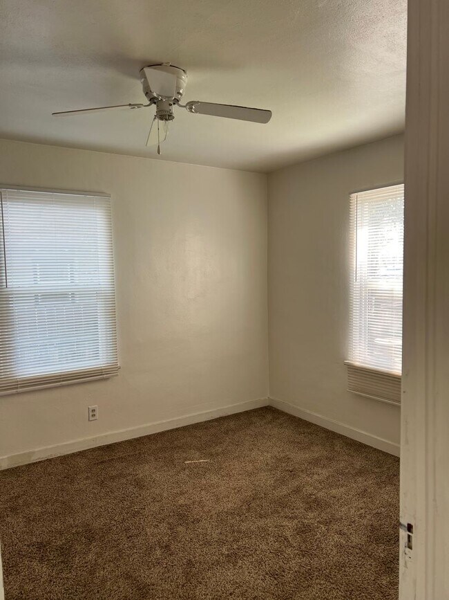 Building Photo - Miles Duplex