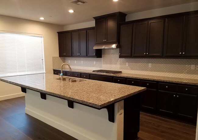 Building Photo - 5 bedroom home in Ellis subdivision