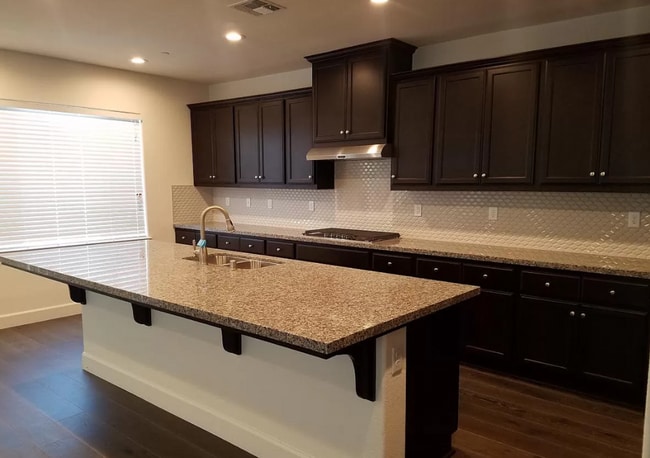 Foto del edificio - 5 bedroom home in Ellis subdivision