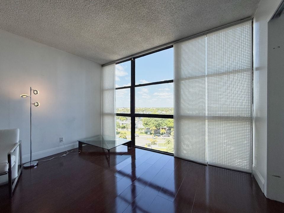 Foto del edificio - 800 Parkview Dr