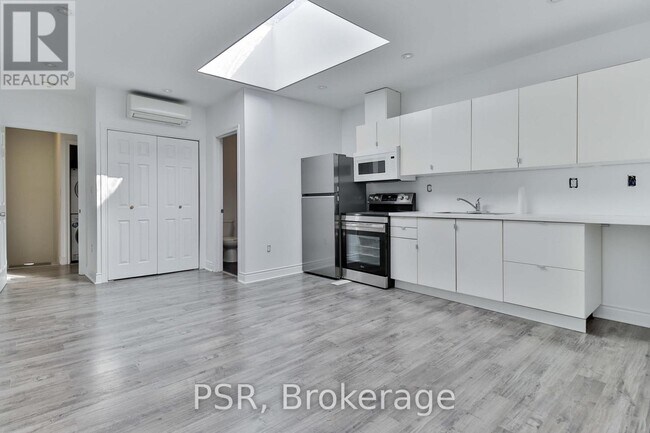 Building Photo - 1364 St Clair Ave W