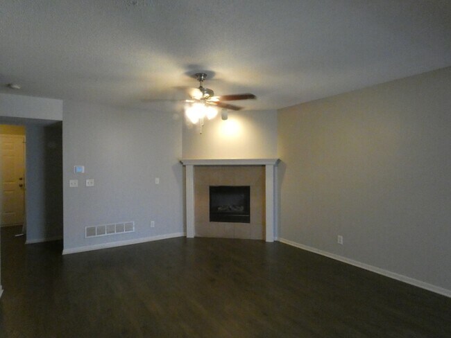 Building Photo - 10632 N Locust Ct