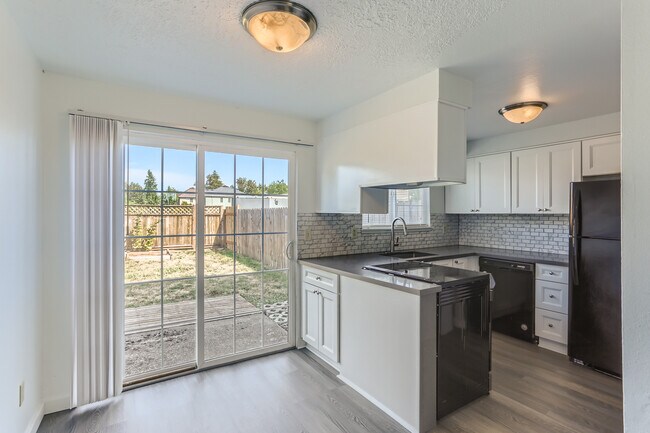 Building Photo - 1051 Birchwood Dr