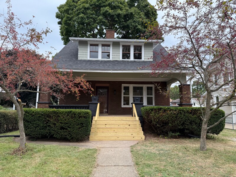 Foto principal - 420 6th St NE