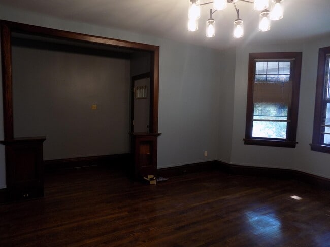 Building Photo - 46 N Meadowcroft Ave