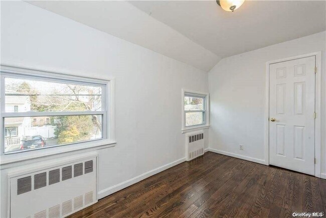 Building Photo - 32 Grove St