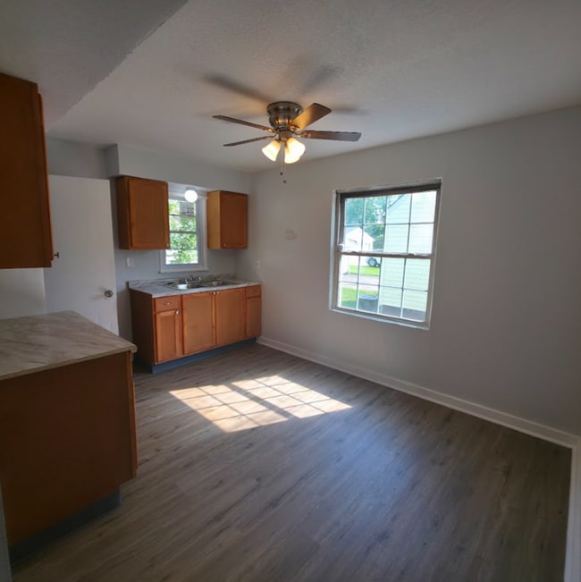 Building Photo - Single Family Home 3 beds 1 bath Available...