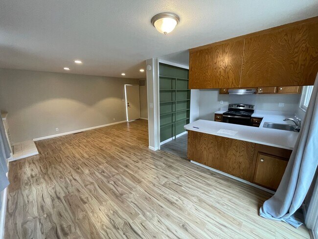 Foto del edificio - $2,490 – Charming 2-Bedroom, 1-Bath Duplex...