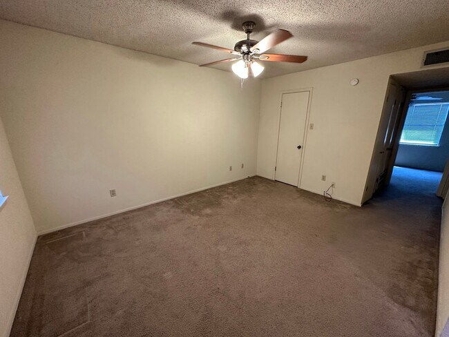 Foto del edificio - 1BR/1BA Condo Near Campus