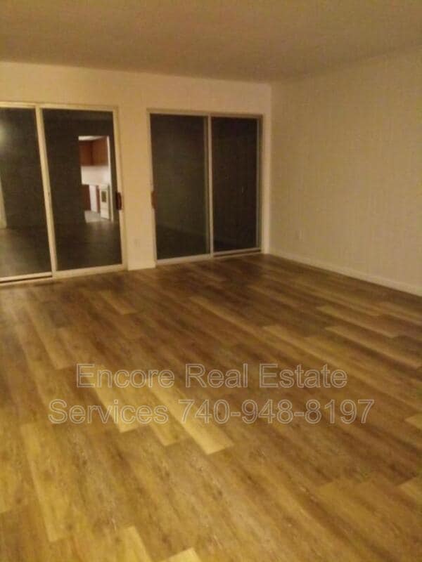 Building Photo - 1740 Oak Ct