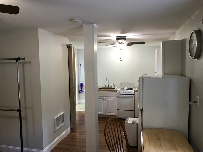 Foto del edificio - 7012 Laine Rd