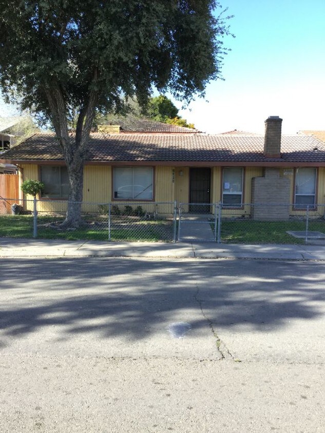 Primary Photo - Triplex For Rent in Stockton