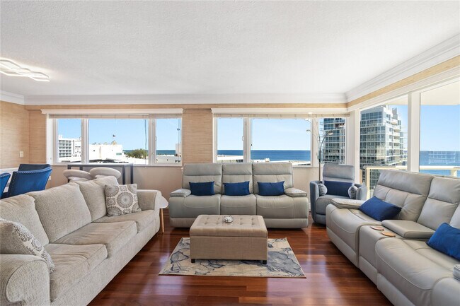 Foto del edificio - 3000 Holiday Dr