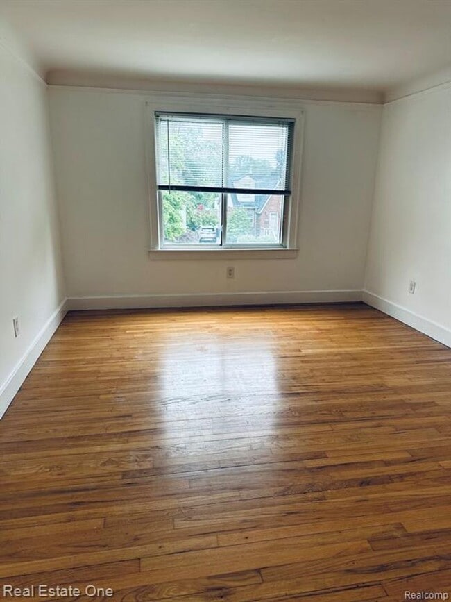 Building Photo - Upper Duplex