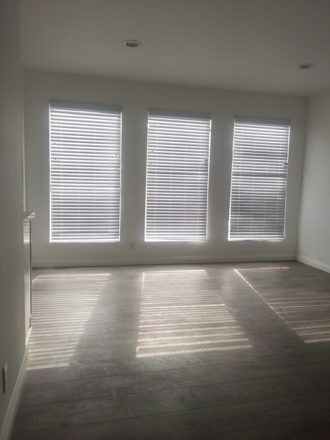 Foto del edificio - 827 S St Andrews Pl