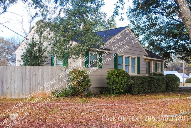 Building Photo - 2-Bed/1-Bath Home + Bonus Room, Huge Fence...