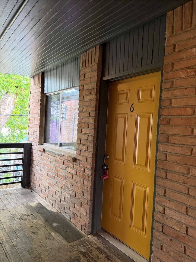 Foto del edificio - 4811 Oakland St