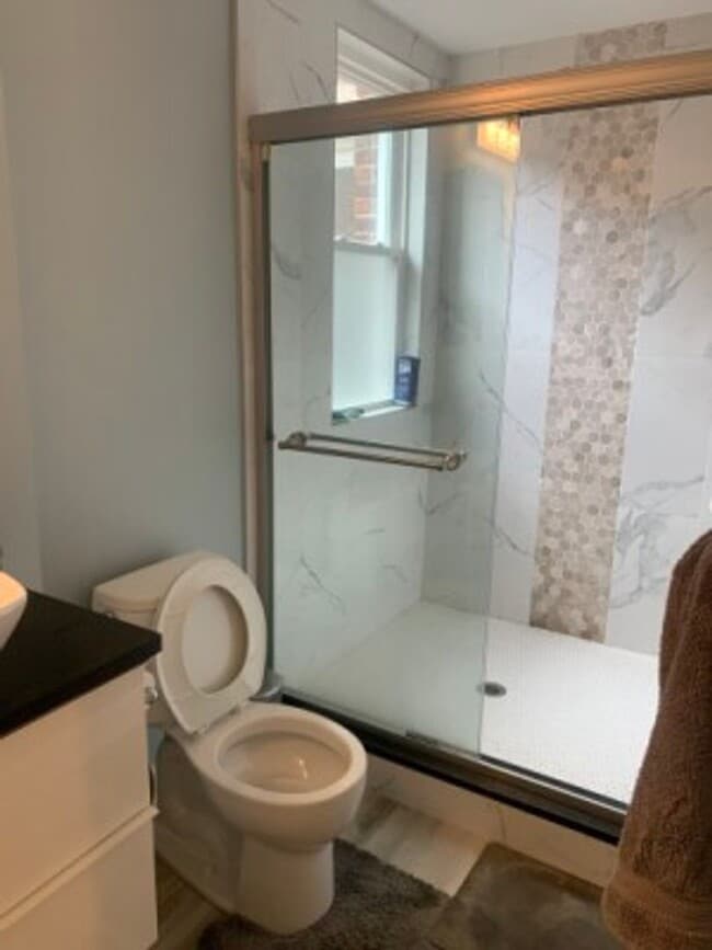 Building Photo - Allston 5 Bed 2 Bath - NO BROKER  FEE 9/1