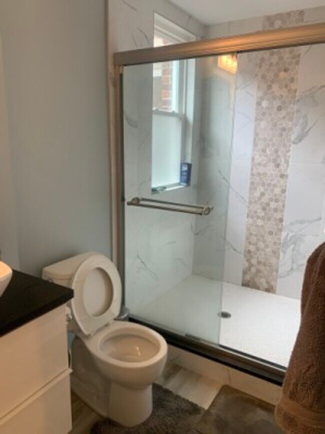 Foto del edificio - Allston 5 Bed 2 Bath - NO BROKER  FEE 9/1
