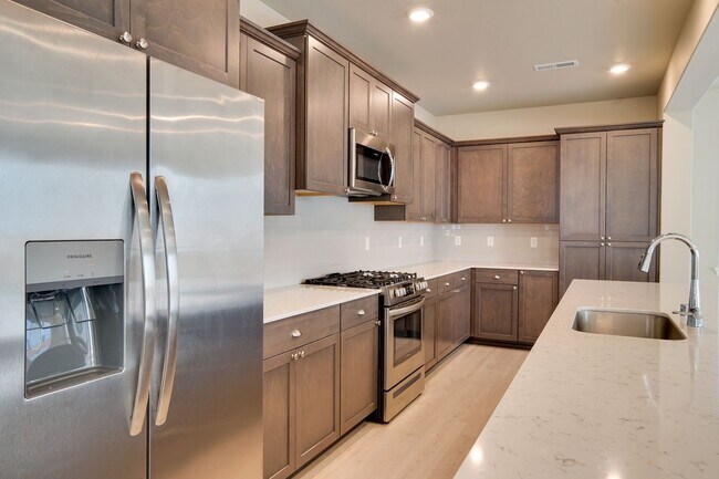 Building Photo - Alpine Glen Lennar Home ****Move In Specia...