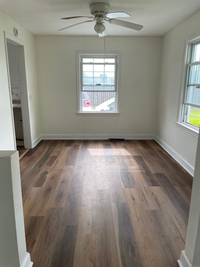 dinning room - 1023 W Ridge Rd