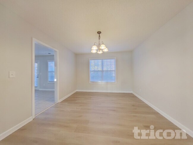 Building Photo - 15 Stable Ln