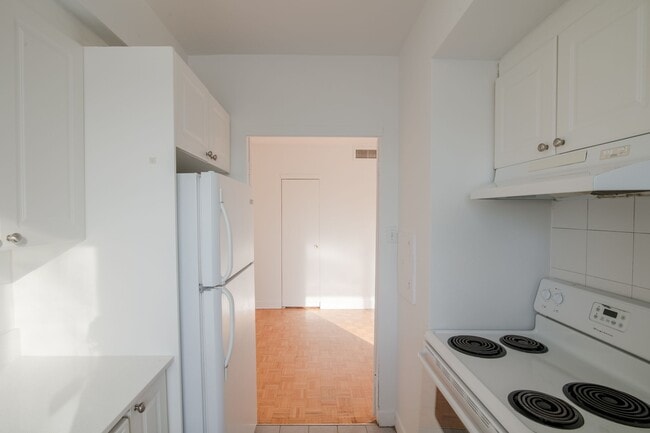 Building Photo - 3555 Chem. de la Côte-des-Neiges