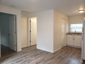 Building Photo - 3224 SE Rockwood St