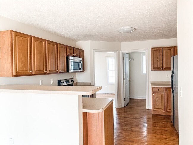 Building Photo - 545 Genrose Dr