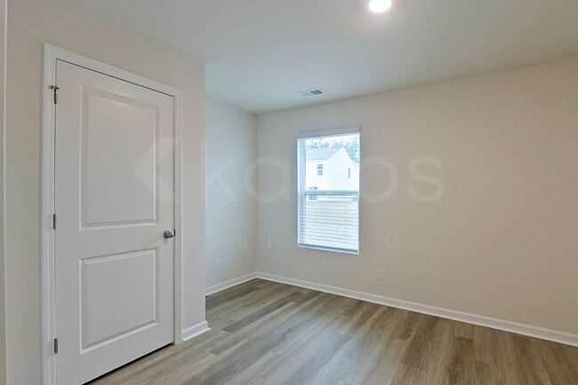 Building Photo - 123 Overstreet Way