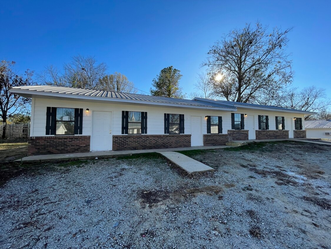 106 S Smith St, Booneville, MS 38829 Apartments in Booneville, MS