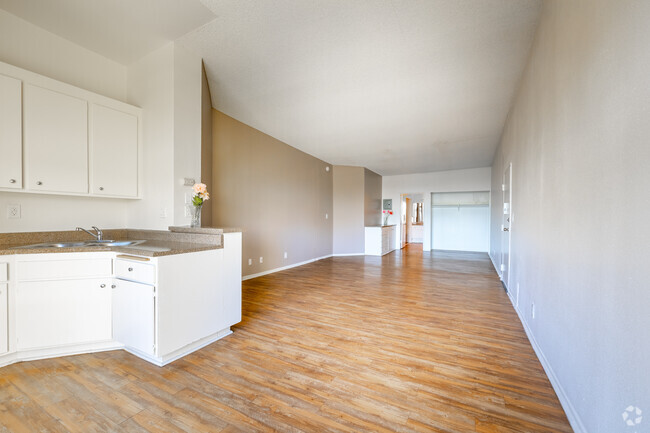 1BR, 1BA - 1,000SF - Sun Terrace